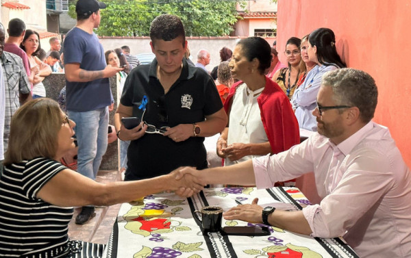 Rodrigo Drable Atende Moradores Da Vila Nova