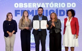 Castro assina decreto que cria Observatório do Feminicídio